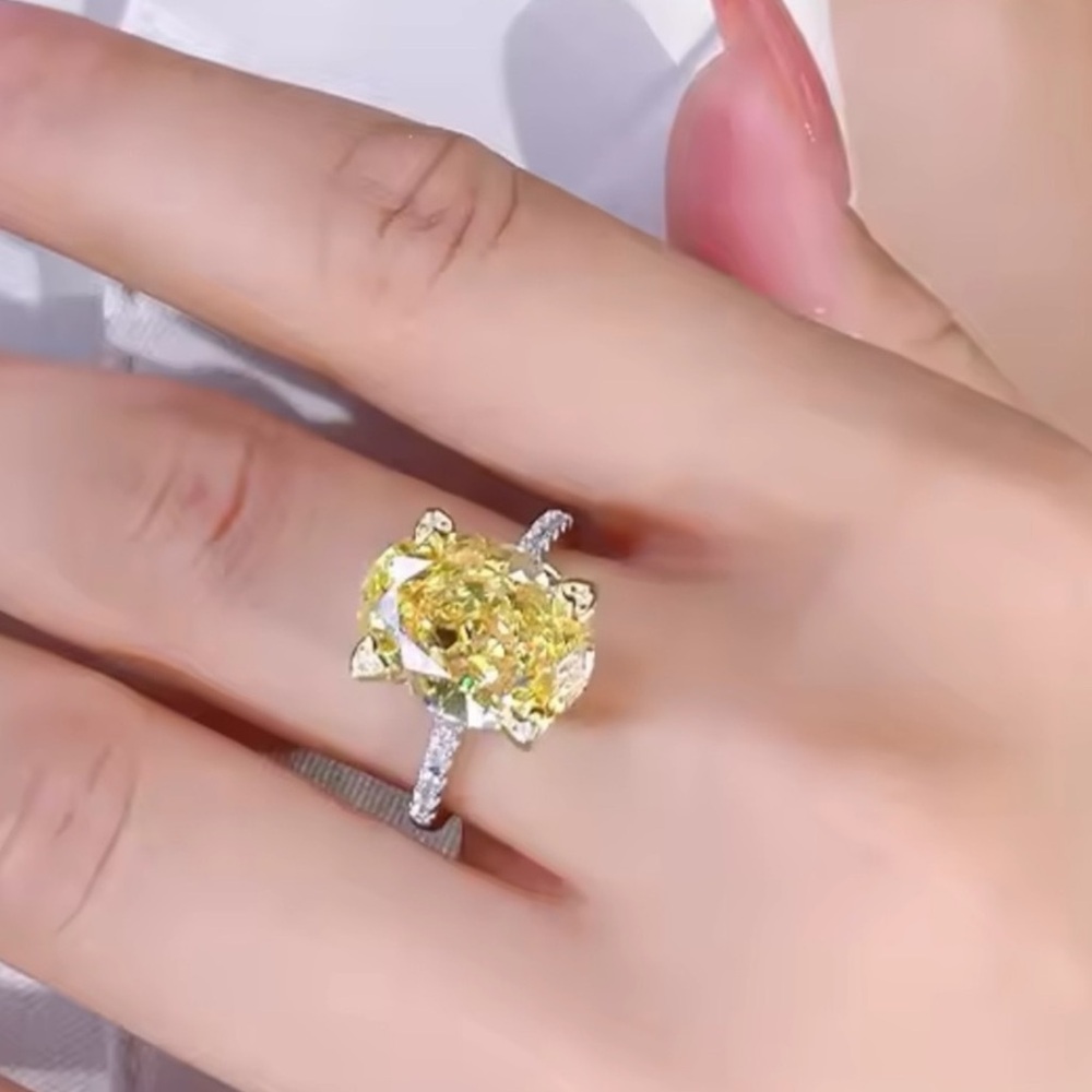 18k 5ct Oval Canary Ring - Picture 3 of 11